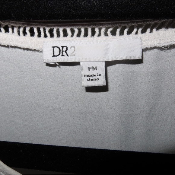 DR2 Classic White Sleeveless Blouse - Picture 2 of 3